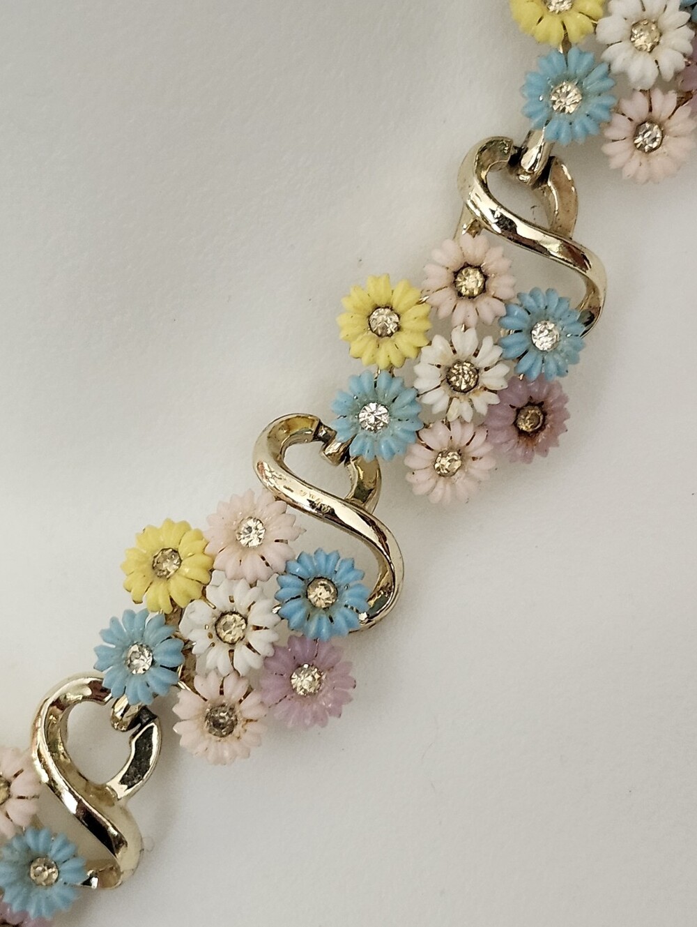 Vtg Pastel Floral Gold-Tone Necklace - Pink, Blue & Yellow - Picture 4 of 16